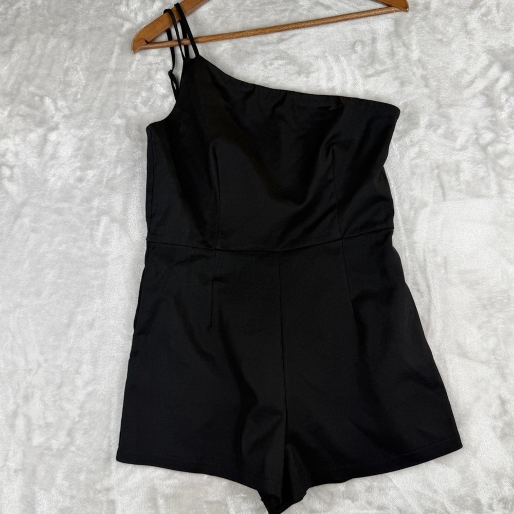 skater girl Superdown Black One Shoulder Romper Playsuit Shorts Party Size L‎